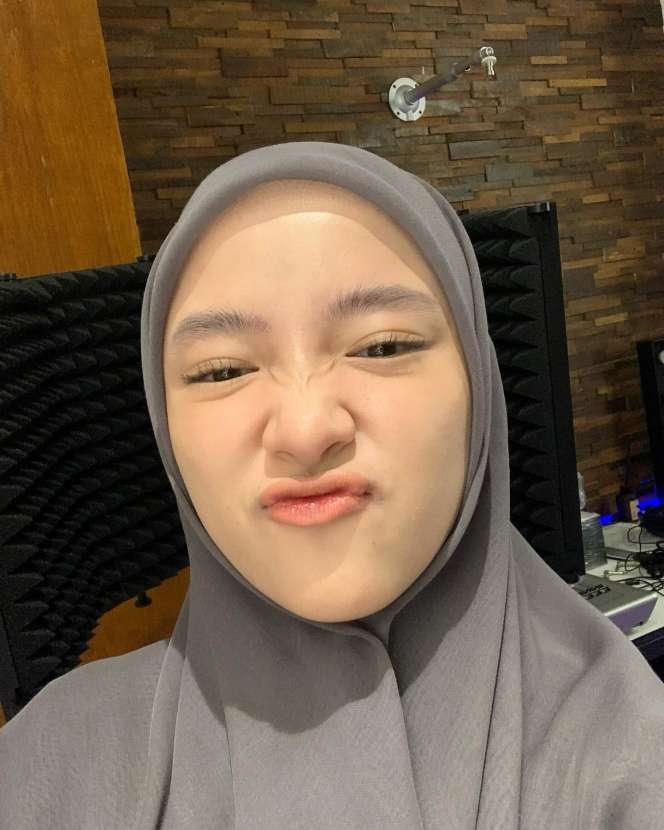 8 Potret Close Up Imut Nissa Sabyan, Netizen Gemas Dibuatnya!