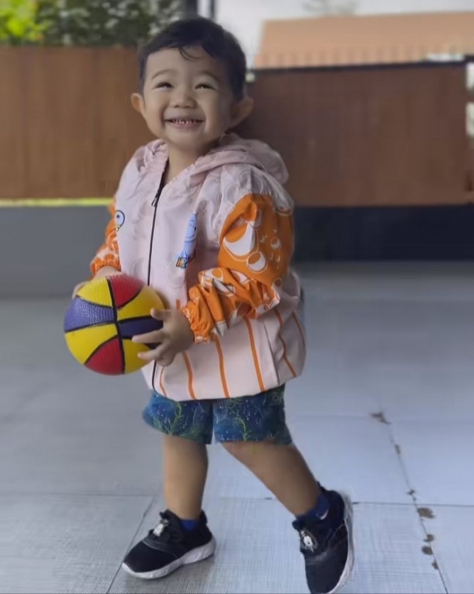 Punya Jutaan Followers di TikTok, Ini Potret Abe Cekut Bayi Viral yang Diajak Main Cipung