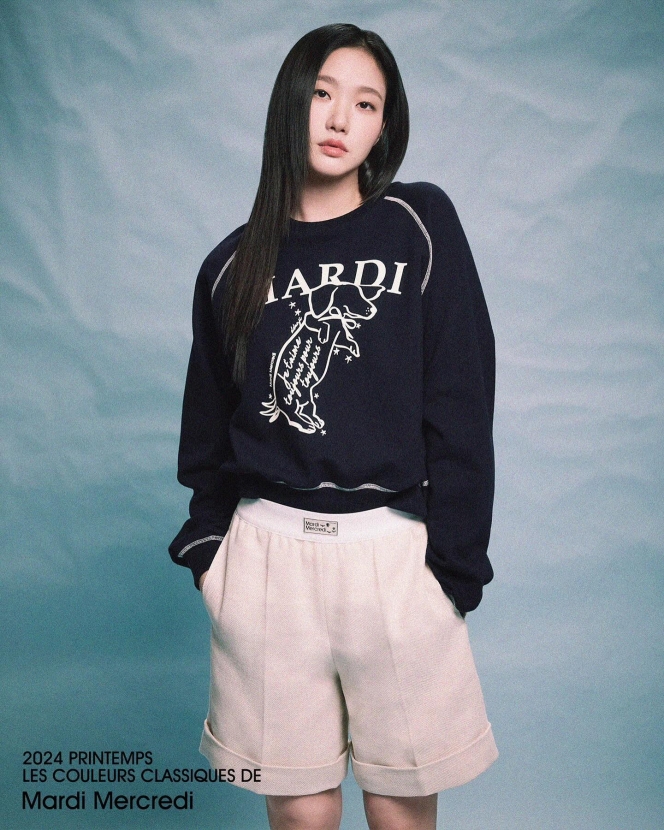 Cantik Bak ABG, Kim Go Eun Tampil Mempesona di Pemotretan Brand Fashion Mardi Mercredi