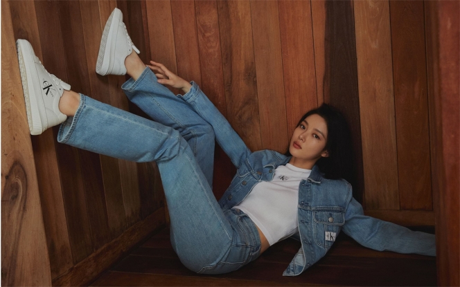 Kim Yoo Jung Tampil Menawan di Pemotretan Brand Calvin Klein, Abs di Perut Bikin Salah Fokus!