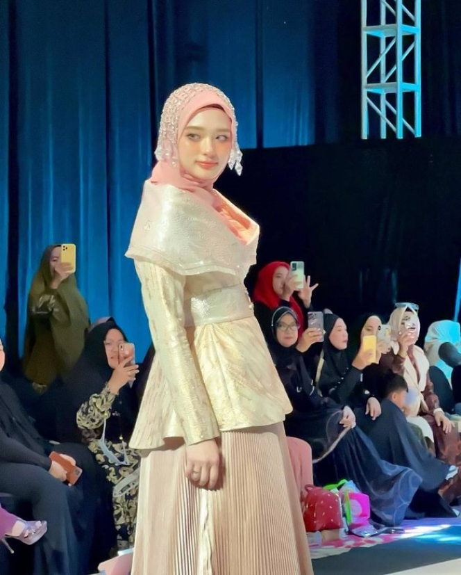 Sempat Tuai Pro Kontra, Ini Potret Inara Rusli yang Makin Sering Ikut Fashion Show Usai Lepas Cadar