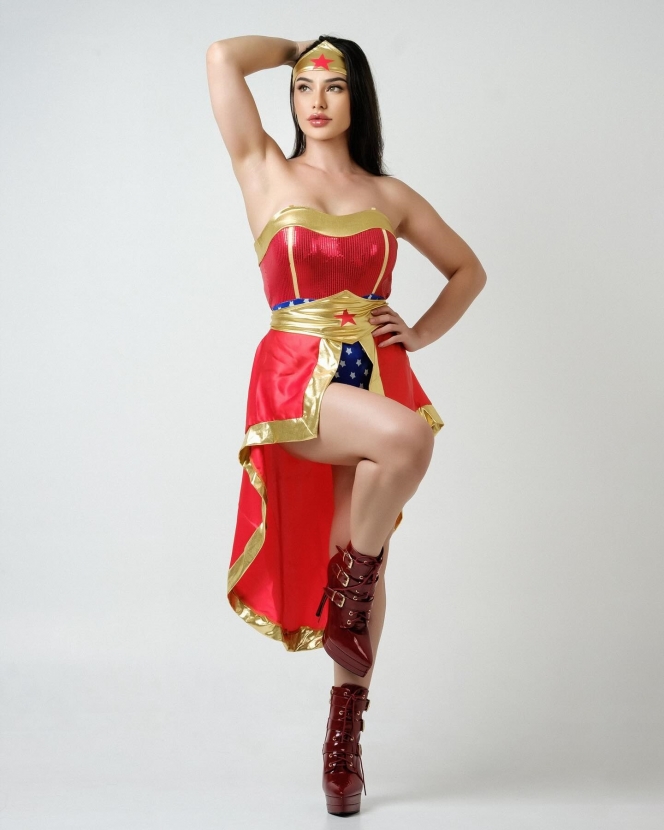 Tampil Elegan, Ini Deretan Potret Nora Alexandra dengan Kostum Wonder Woman