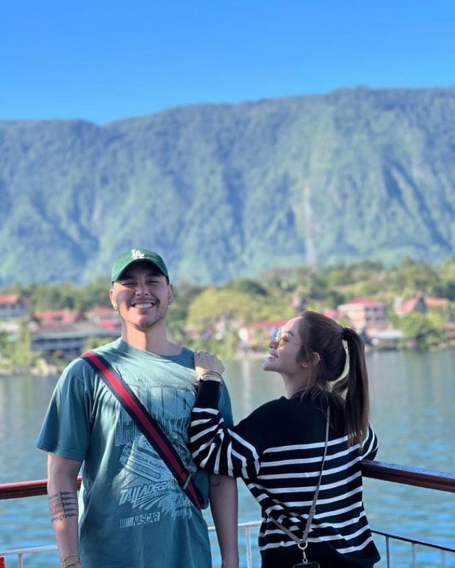 Pantes Disebut Sebagai Couple Goals, Ini Potret Siti Badriah yang Selalu Bucin ke Krisjiana