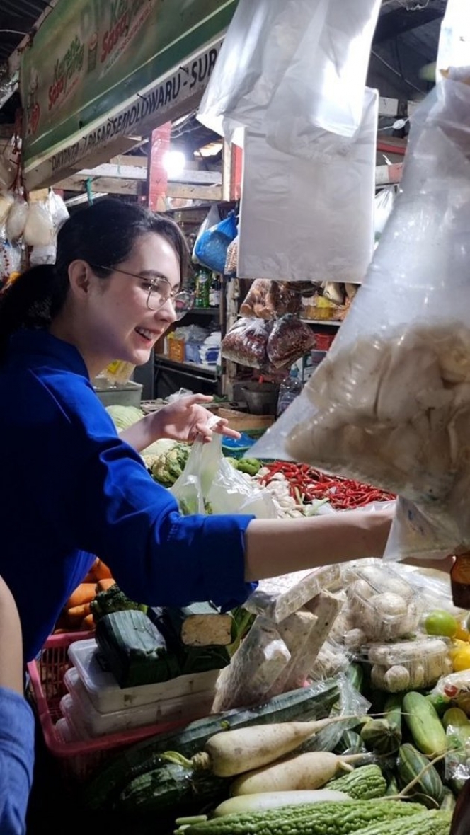 Potret Arumi Bachsin Belanja ke Pasar kayak Rakyat Biasa, Disebut Sederhana dan Merakyat