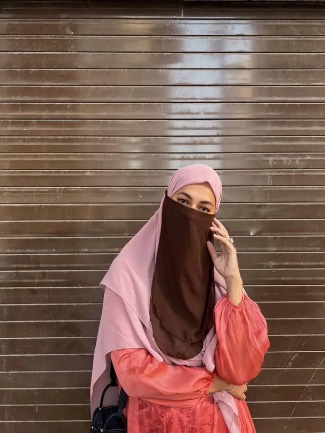 Potret Paula Verhoeven yang Makin Sering Berhijab, Didoakan Netizen Segera Istiqomah