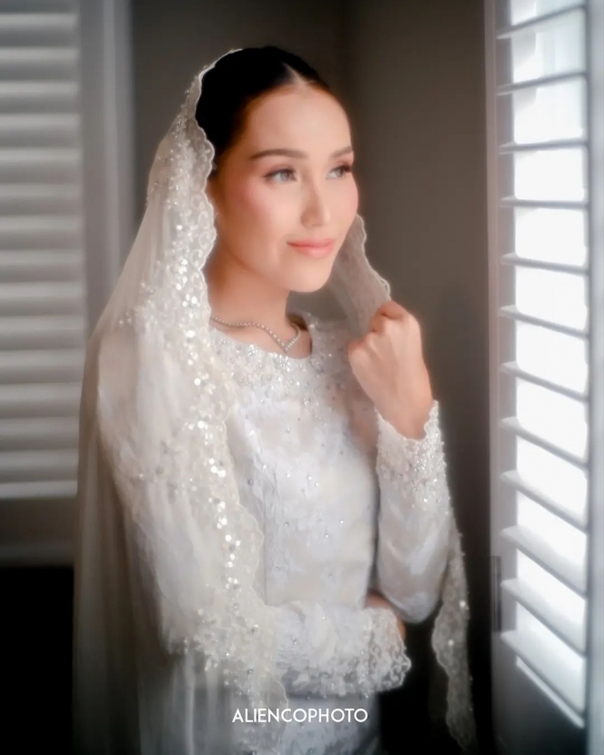 17 Potret Pertunangan Ayu Ting-Ting yang Sempat Dirahasiakan, Cantik Dalam Balutan Busana Adat Melayu