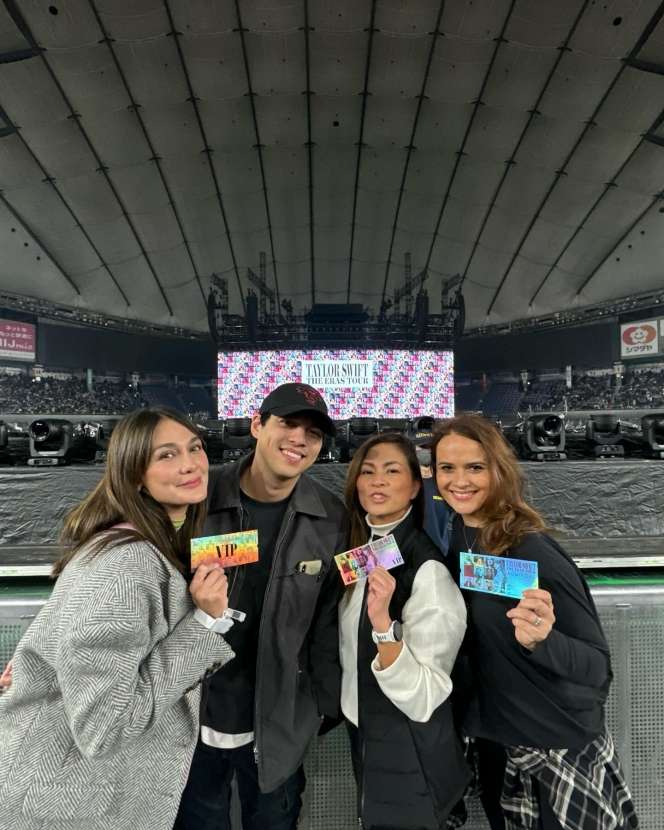 Potret Luna Maya Nonton Konser Taylor Swift di Jepang, Ditemani Maxime Bouttier