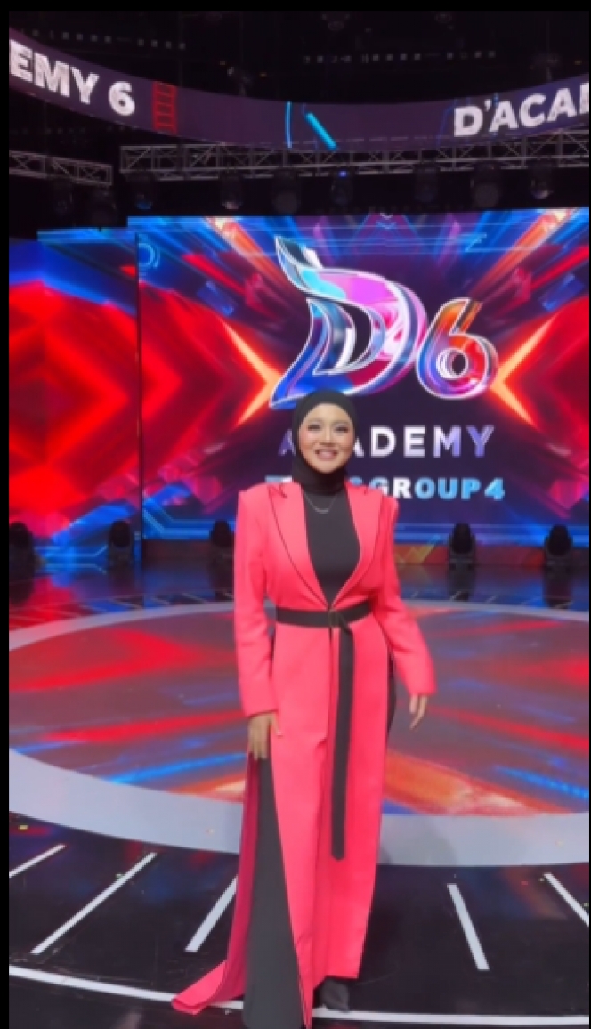 Potret Jenita Janet saat Menjadi Juri DAcademy 6, Makin Stylish!