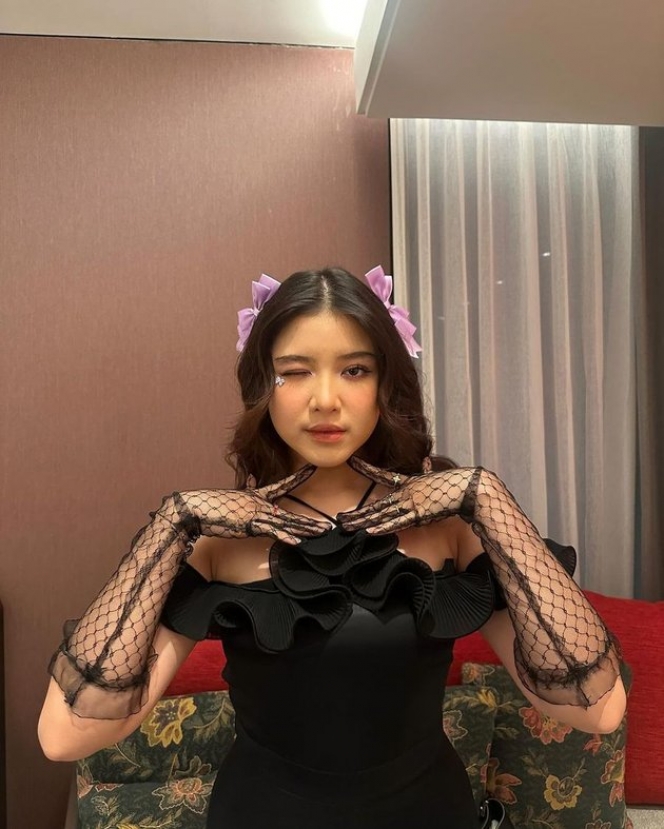 Dari Cepol Dua Sampai ala Idol Korea, Ini Potret Gaya Rambut Tiara Andini yang Cute Banget!