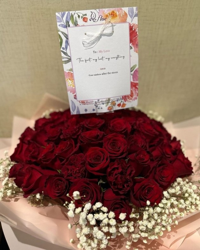 Dari Dinner Romantis Sampai Dapat Buke Bunga, Ini Potret Selebriti yang Rayakan Valentine
