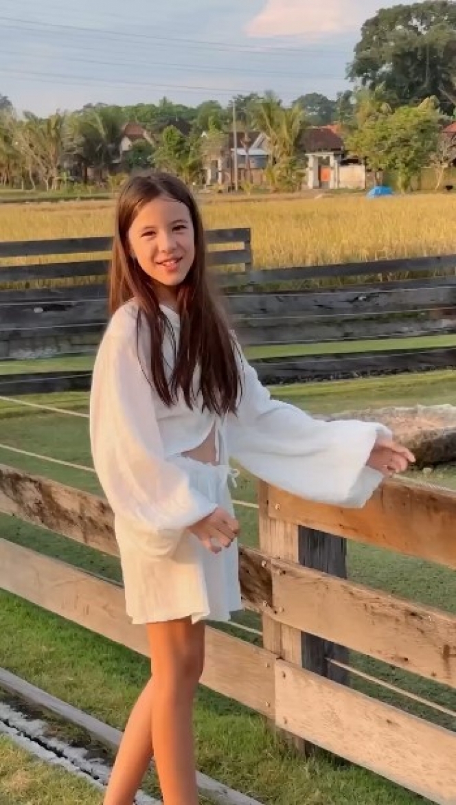 8 Potret Mila Putri Daniel Mananta yang Wajahnya Bule Banget, Makin Cantik Meski Jarang Tersorot