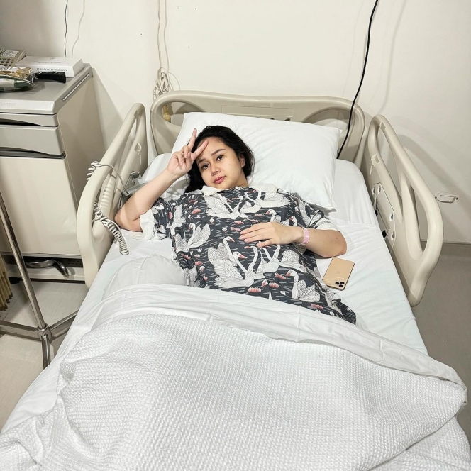 Ini Potret Denise Chariesta Dilarikan ke Rumah Sakit untuk Jalani Perawat Intensif, Apa Penyebabnya?