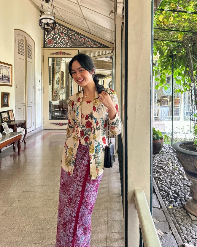 Inspirasi OOTD Berkebaya Ala Rania Yamin!