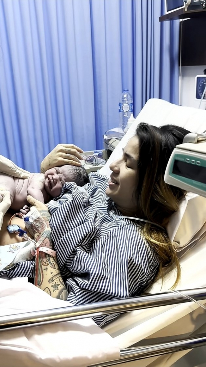 Wajah Gantengnya Gemas Banget, Ini 10 Potret Perdana Baby Jared Anak Kelima Sheila Marcia