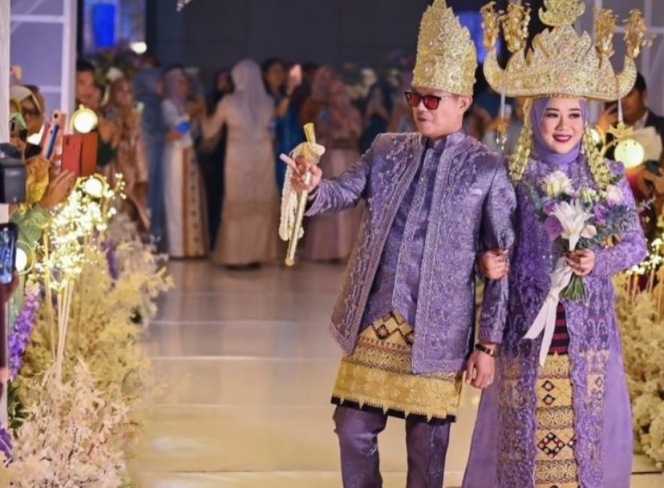 10 Potret Resepsi Pernikahan Mewah Andika Mahesa dan dr. Ayu di Lampung, Seru bak Konser!