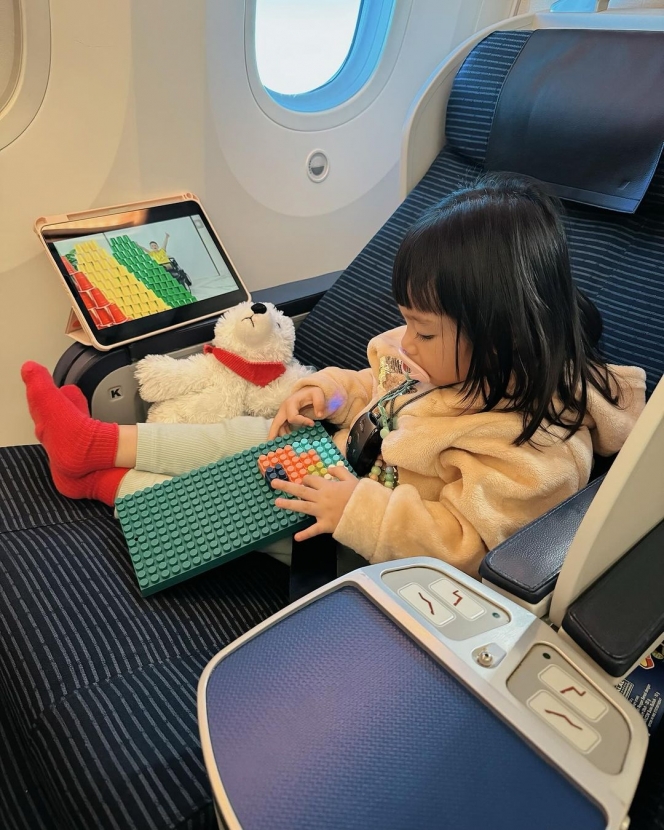Penerbangan Felicya Angelista ke Jepang, Gemasnya Bible dan Graneth Jadi Sorotan