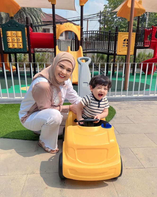 Potret Terbaru Baby Jourell Anak Cut Meyriska yang Makin Cute, Saking Gantengnya Sampai Diposting Akun Islami Internasional