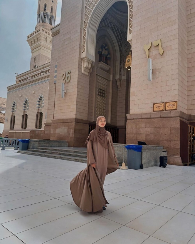 Potret Dara Arafah Jalani Umrah saat Bulan Ramadan, Ketagihan ke Tanah Suci Nih!