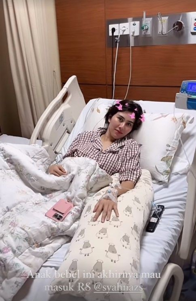Kena Demam Berdarah, Ini 10 Foto Syahnaz Sadiqah yang Tiba-tiba Dirawat di Rumah Sakit