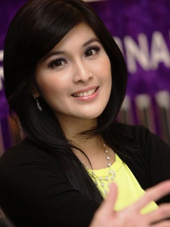 10 Foto Lawas Sandra Dewi, Pesonanya dari Dulu Emang Gak Bisa Ditolak