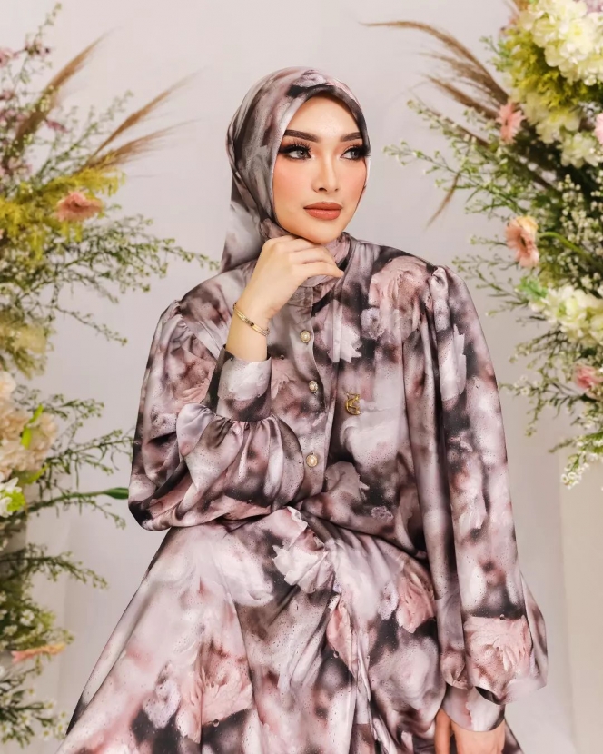 8 Foto Zaskia Gotik yang Kini Fokus Bangun Usaha Fashion Muslimahnya