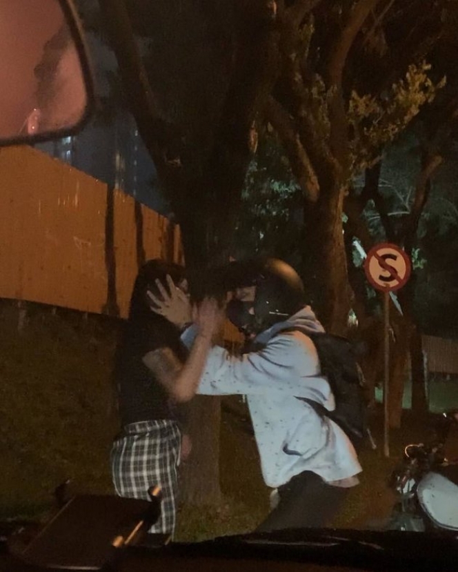 Date di Pinggir Jalan Gak Masalah, Ini Deretan Foto Cimoy Montok yang Bucin Banget ke Pacarnya