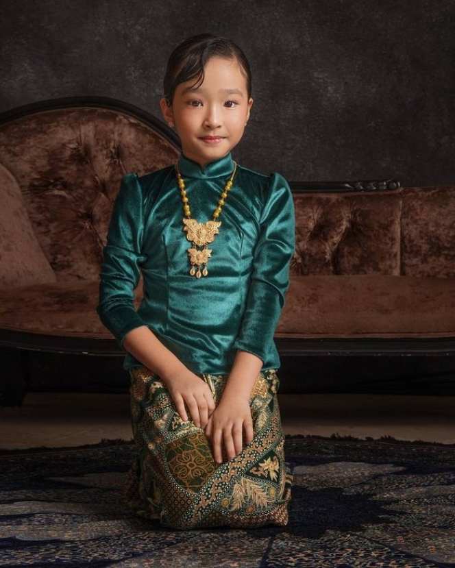 8 Foto Thalia Putri Ruben Onsu Jalani Photoshoot Bak Model, Foto Candid Aja Cantik!