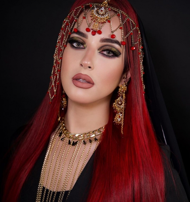 7 Foto Tasya Farasya Kembali dengan Gaya Rambut Merah, Vibesnya bak Ratu Arab!