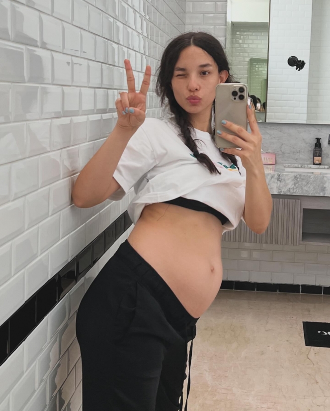 Potret Cantik Vanessa Lima Pamer Baby Bump, Siap Nantikan Anak Kedua Lahir!