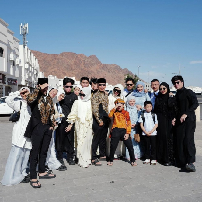 Full Team, Ini Deretan Foto Keluarga Gen Halilintar Rayakan Idul Fitri di Madinah