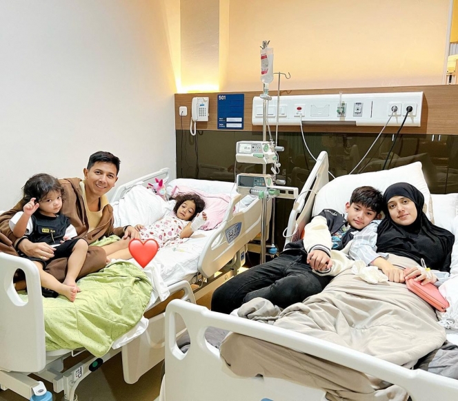 Akibat DBD, Ini Foto Keluarga Fairuz A Rafiq dan Sonny Septian yang Rayakan Idul Fitri di Rumah Sakit 