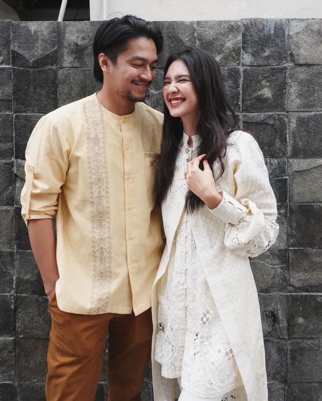 Curi Perhatian, Ini Foto Mikha Tambayong saat Ikut Rayakan Idul Fitri Bareng Suami