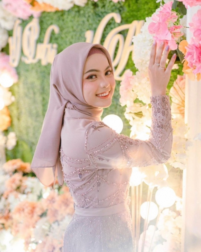 9 Foto Penampilan Putri Isnari dari Lamaran sampai Menikah, Cantiknya Bikin Pangling!