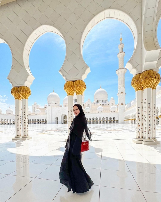 10 Foto OOTD Shandy Aulia Selama Berlibur di Dubai, Kalian Suka yang Mana nih?