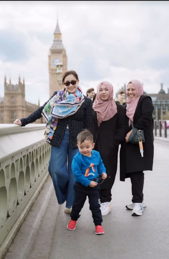 Dekat Seperti Keluarga, Ini Momen Bahagia Sus Rini yang Ikut Diboyong Nagita Slavina Liburan ke London