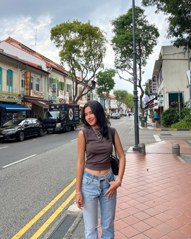 8 Foto Shenina Cinnamon Plesiran ke Singapura, Cantiknya Sukses Bikin Fans Tantrum!