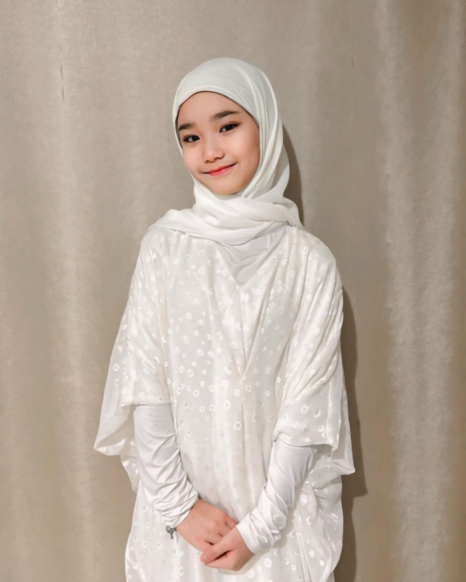 Potret Anggun Bilqis Khumairah Anak Ayu Ting Ting Kenakan Hijab Putih, Tampak Sholeha