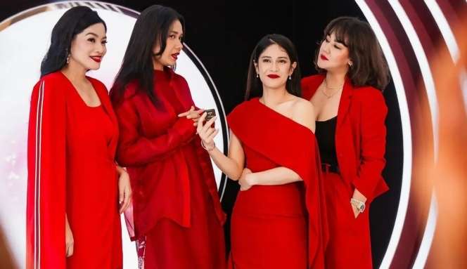 Foto Geng AADC Reunian dengan Gaya Merah Merona, Cantik dan Awet Muda!