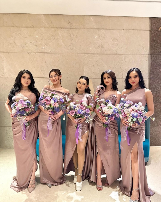 Visualnya Banjir Pujian, Ini Pesona 5 Bridesmaid di Resepsi Pernikahan Mahalini Raharja dan Rizky Febian