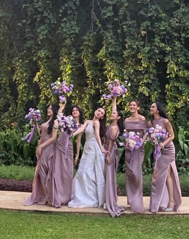 Visualnya Banjir Pujian, Ini Pesona 5 Bridesmaid di Resepsi Pernikahan Mahalini Raharja dan Rizky Febian