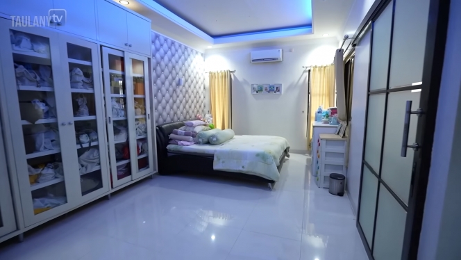 11 Foto Rumah Ayu Ting Ting di Depok, Desain Kamar Mandinya Bikin Bingung