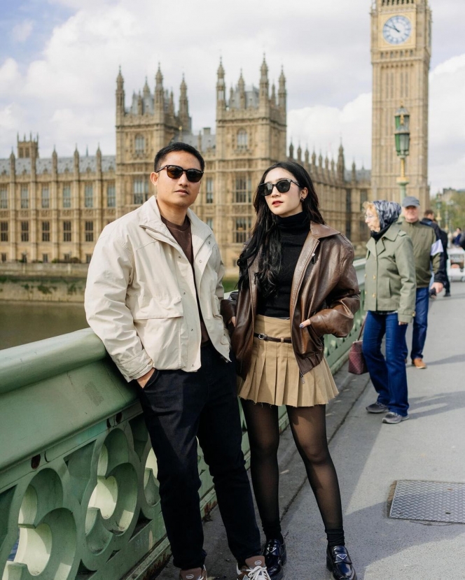 Foto Liburan Febby Rastanty ke London Bareng Keluarga, Kompak dengan Sang Adik!