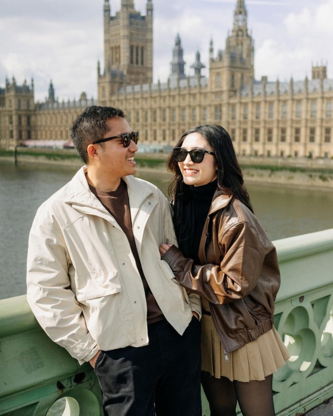 Foto Liburan Febby Rastanty ke London Bareng Keluarga, Kompak dengan Sang Adik!