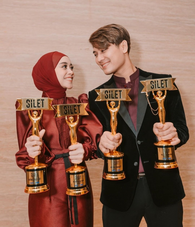 8 Foto Lesti Kejora dan Rizky Billar di Silet Awards 2024, Bahagia karena Borong Piala!