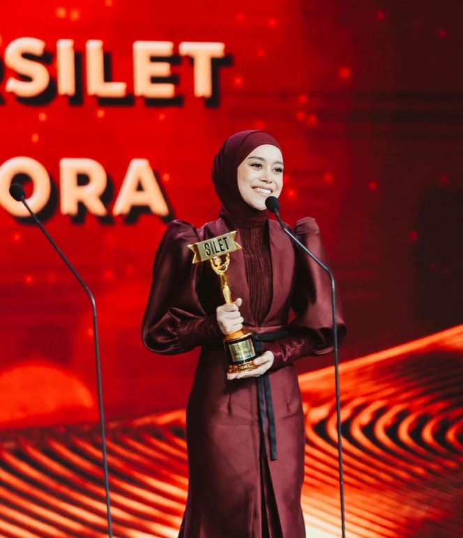 8 Foto Lesti Kejora dan Rizky Billar di Silet Awards 2024, Bahagia karena Borong Piala!