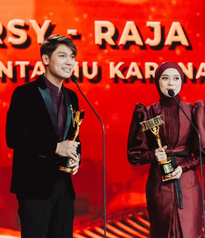 8 Foto Lesti Kejora dan Rizky Billar di Silet Awards 2024, Bahagia karena Borong Piala!