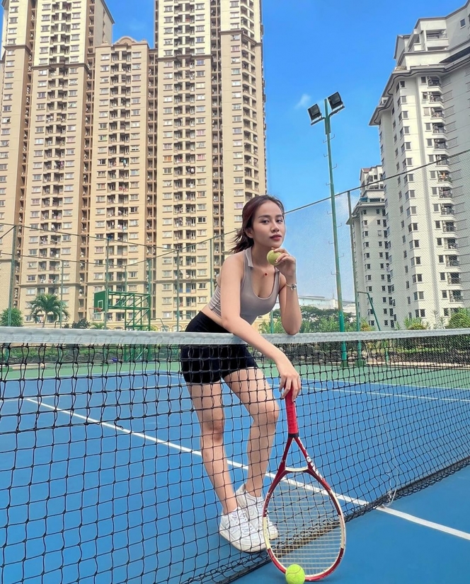 Foto Mayang Lucyana yang Kini Aktif Main Tenis, Makin Cantik dengan Gayanya Sendiri