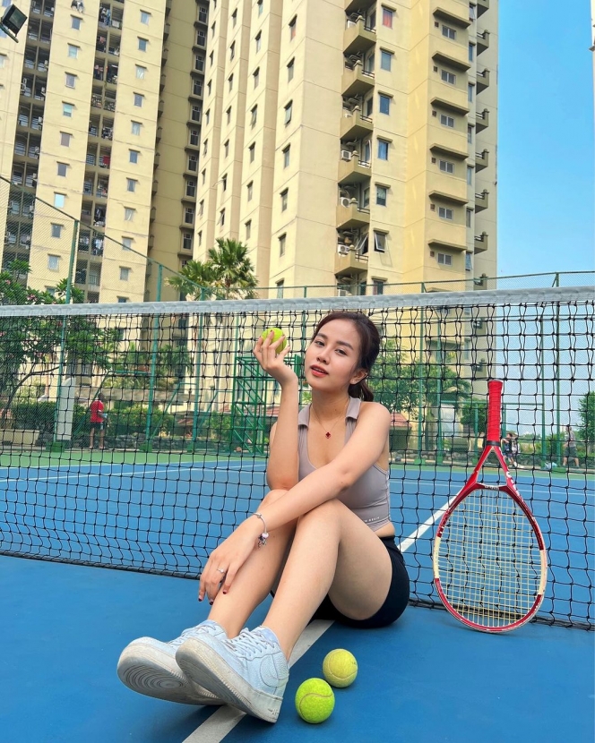 Foto Mayang Lucyana yang Kini Aktif Main Tenis, Makin Cantik dengan Gayanya Sendiri