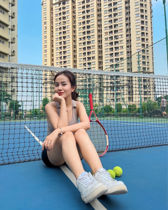 Foto Mayang Lucyana yang Kini Aktif Main Tenis, Makin Cantik dengan Gayanya Sendiri