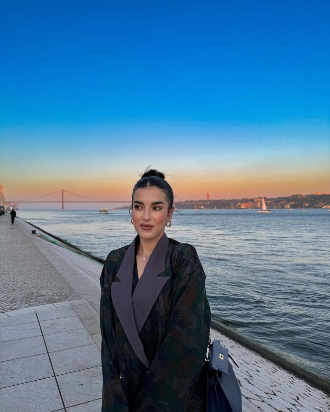 Stylenya Gak Pernah Gagal, Ini Foto Liburan Tasya Farasya di Portugal yang Dipuji Mirip Kendall Jenner